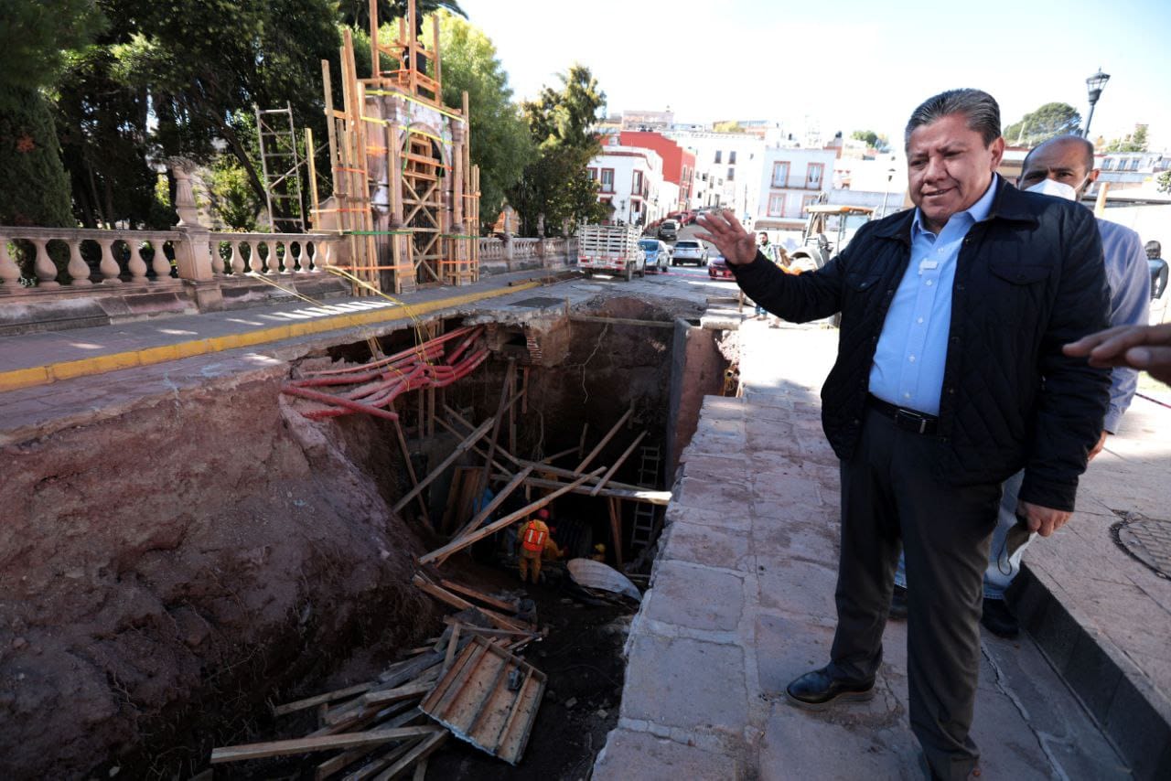 Supervisa Gobernador David Monreal Ávila avance en obras del socavón de la calle Fernando Villalpando