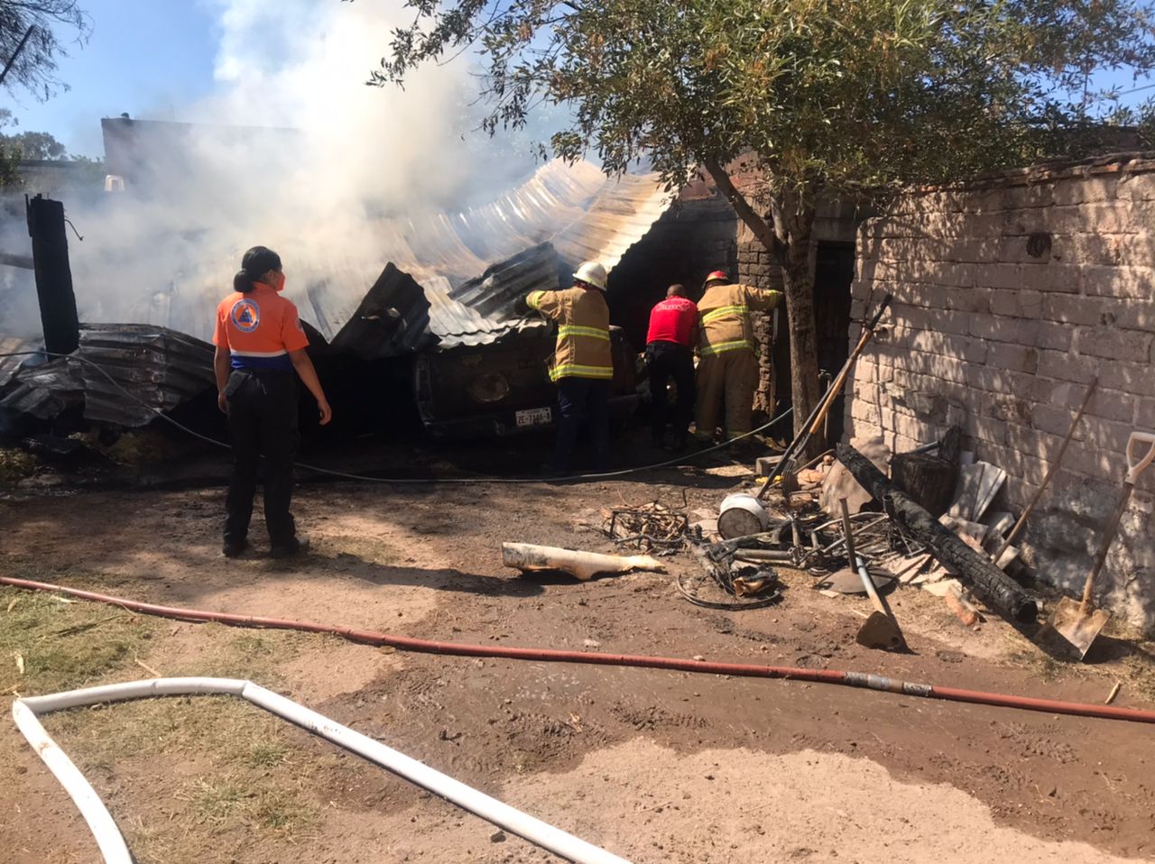 OPORTUNA INTERVENCIÓN DE PC Y BOMBEROS DE JEREZ EN EL COMBATE DEL INCENDIO EN COLONIA SAN FRANCISCO