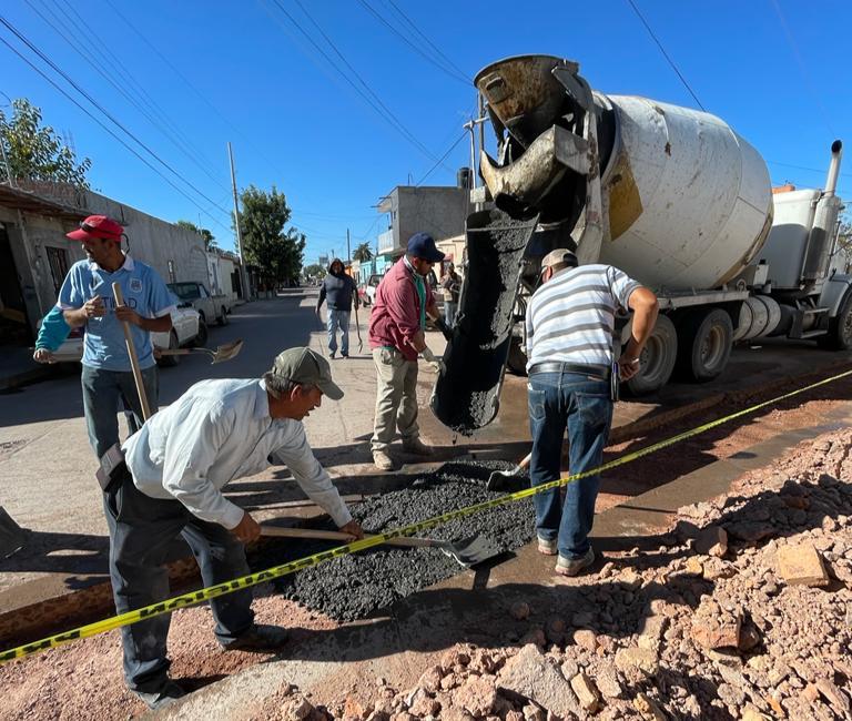 REALIZA SIMAPAJ AMPLIACIÓN DE REDES DE DRENAJE Y AGUA, ASÍ COMO TRABAJOS DE BACHEO EN COLONIA LAGUNITA