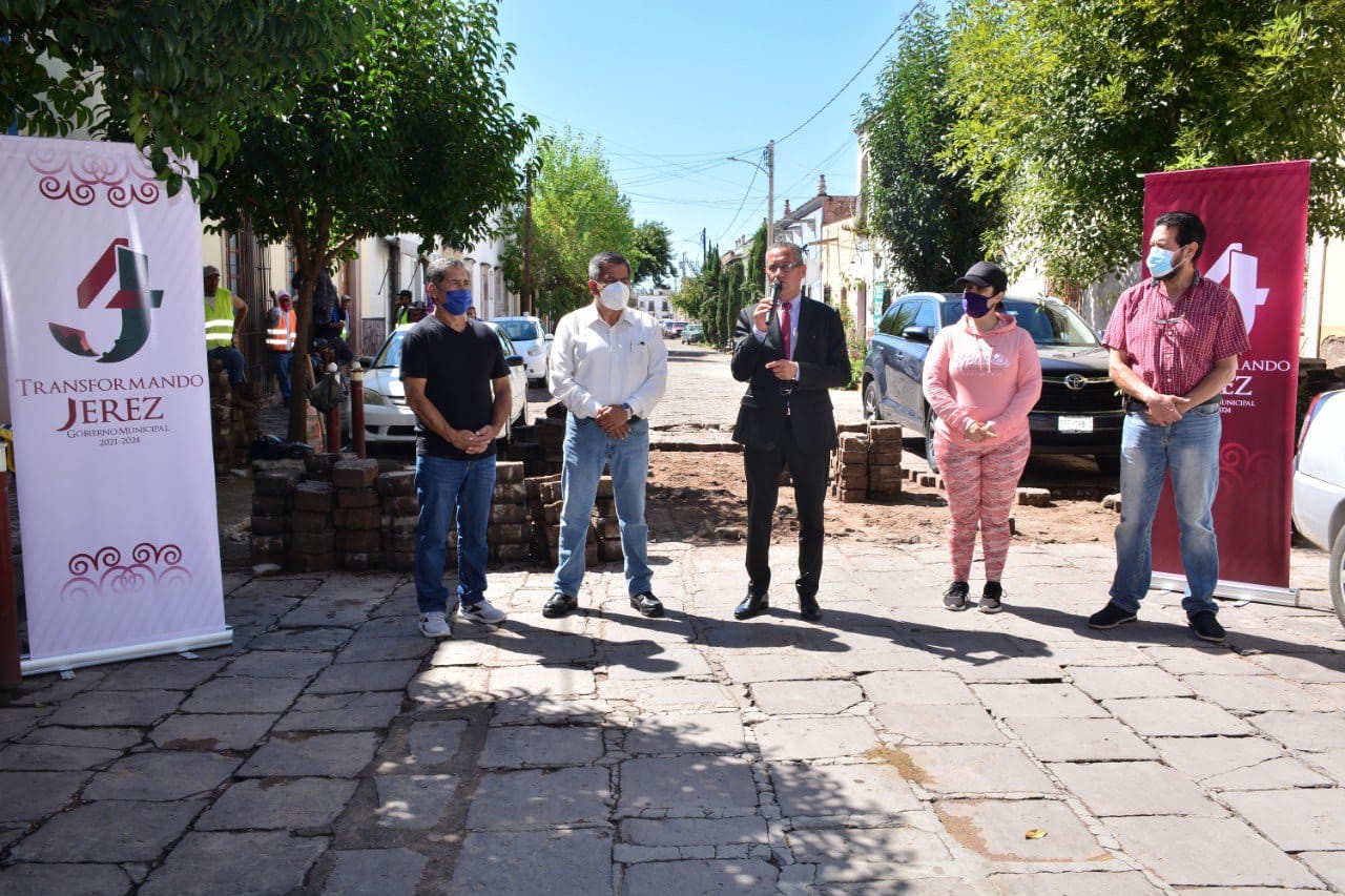 AVANZAN CON RAPIDEZ LOS TRABAJOS DE BACHEO SOBRE LAS PRINCIPALES CALLES DE JEREZ