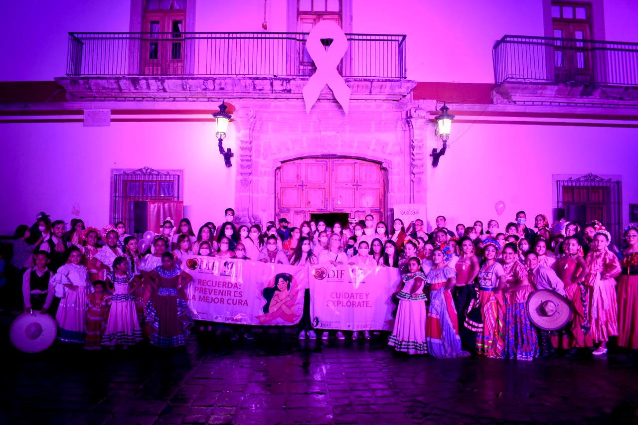 LA PRESIDENCIA MUNICIPAL DE JEREZ SE VISTE DE ROSA EN LA LUCHA CONTRA EL CÁNCER DE MAMA