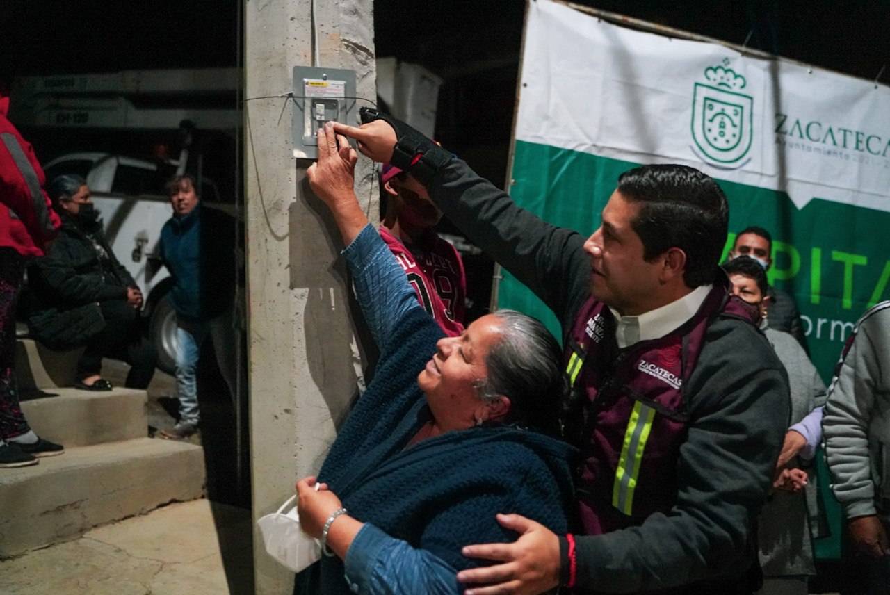 INSTALA AYUNTAMIENTO DE ZACATECAS LÁMPARAS LED EN LA COLONIA CAMINO REAL