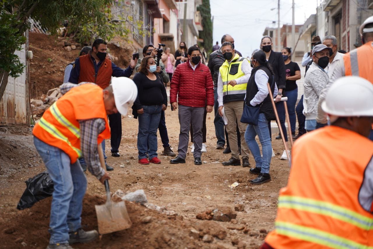 SUPERVISA MIRANDA CASTRO OBRA DE PAVIMENTACIÓN EN COLONIA MIGUEL HIDALGO