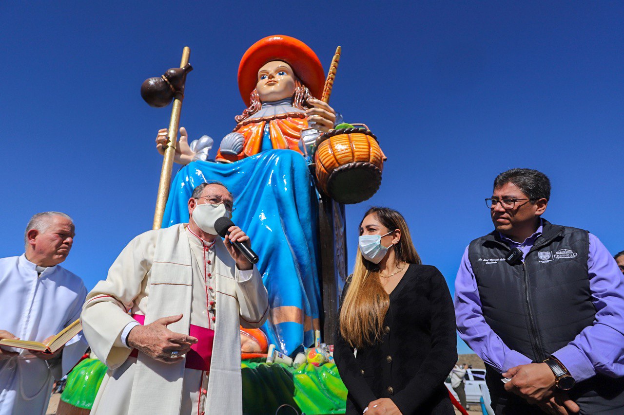 INAUGURAN Y BENDICEN LA IMAGEN DEL SANTO NIÑO DE ATOCHA GIGANTE EN PLATEROS