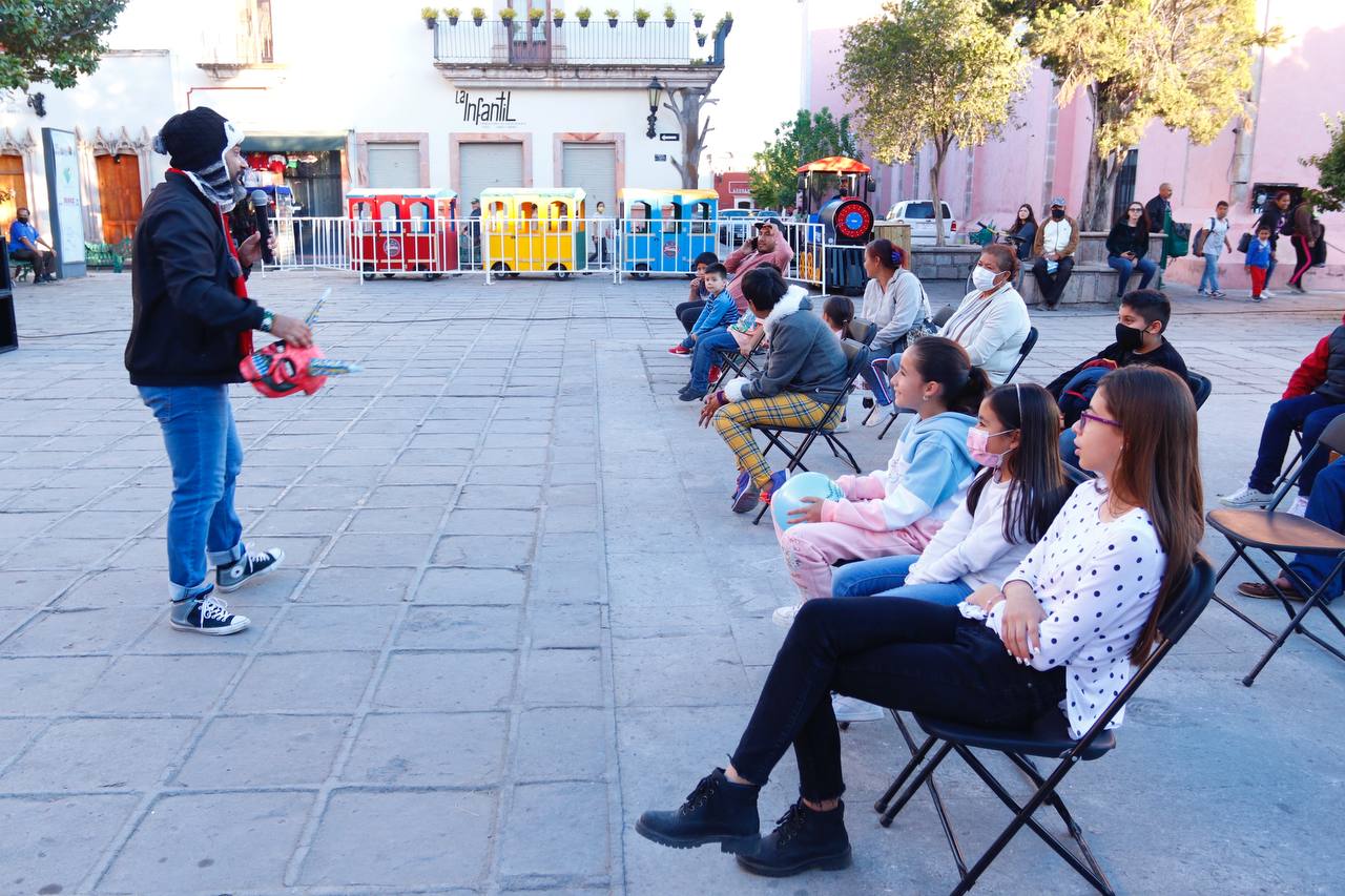 EL CUENTACUENTOS JEREZANO  SE APROPIÓ DEL FORO NAVIDEÑO, CON DIVERTIDAS NARRACIONES