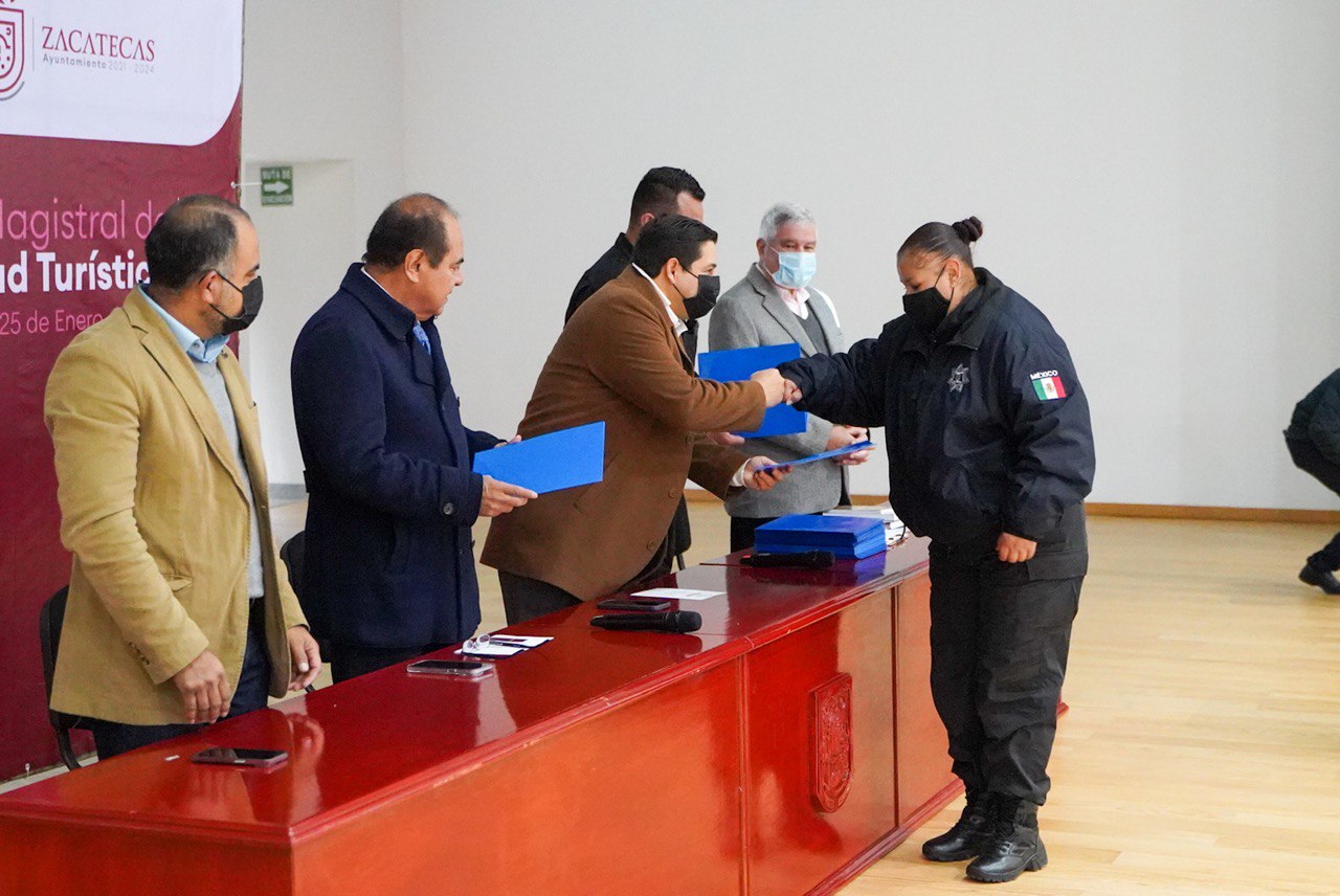 BRINDAN CAPACITACIÓN EN MATERIA DE TURISMO A POLICÍAS MUNICIPALES