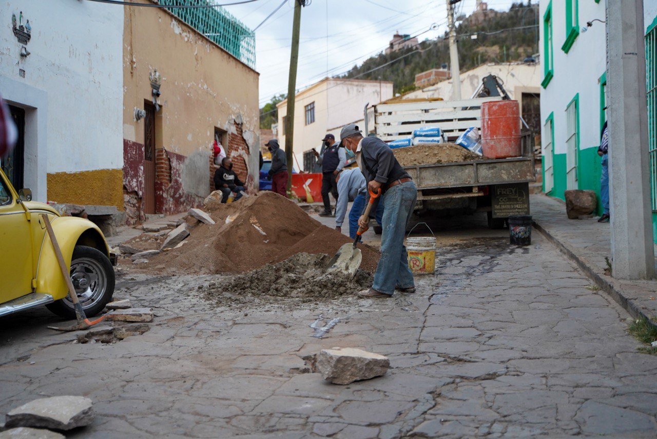 LEVA AYUNTAMIENTO DE ZACATECAS JORNADA DE BACHEO NOCTURNO AL TANQUESITO