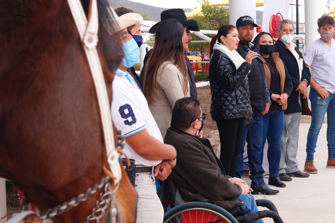 DIF DE JEREZ RECIBE DONACIÓN DE CABALLO POR PARTE DE CLUB MIGRANTE DE TETILLAS