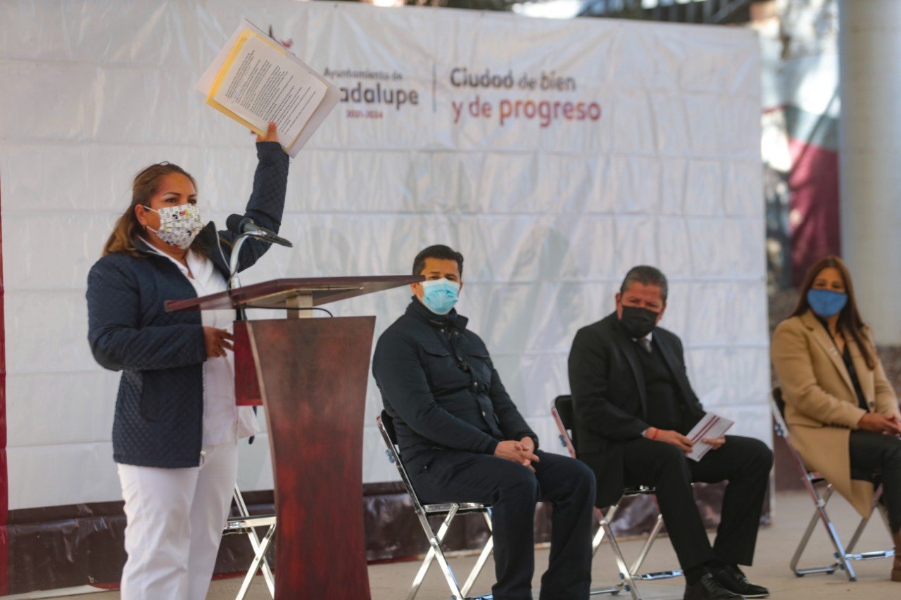 Entrega Gobierno Estado escrituras a familias guadalupenses.