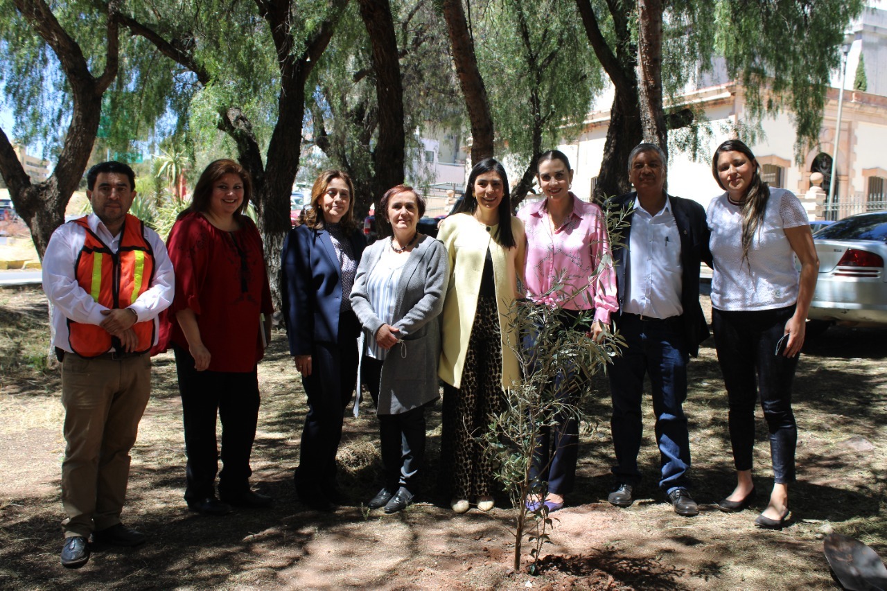 CERTIFICAN A LA UNIDAD ACADÉMICA DE CIENCIAS DE LA TIERRA COMO ÁREA DE ADOPCIÓN DE ÁRBOLES