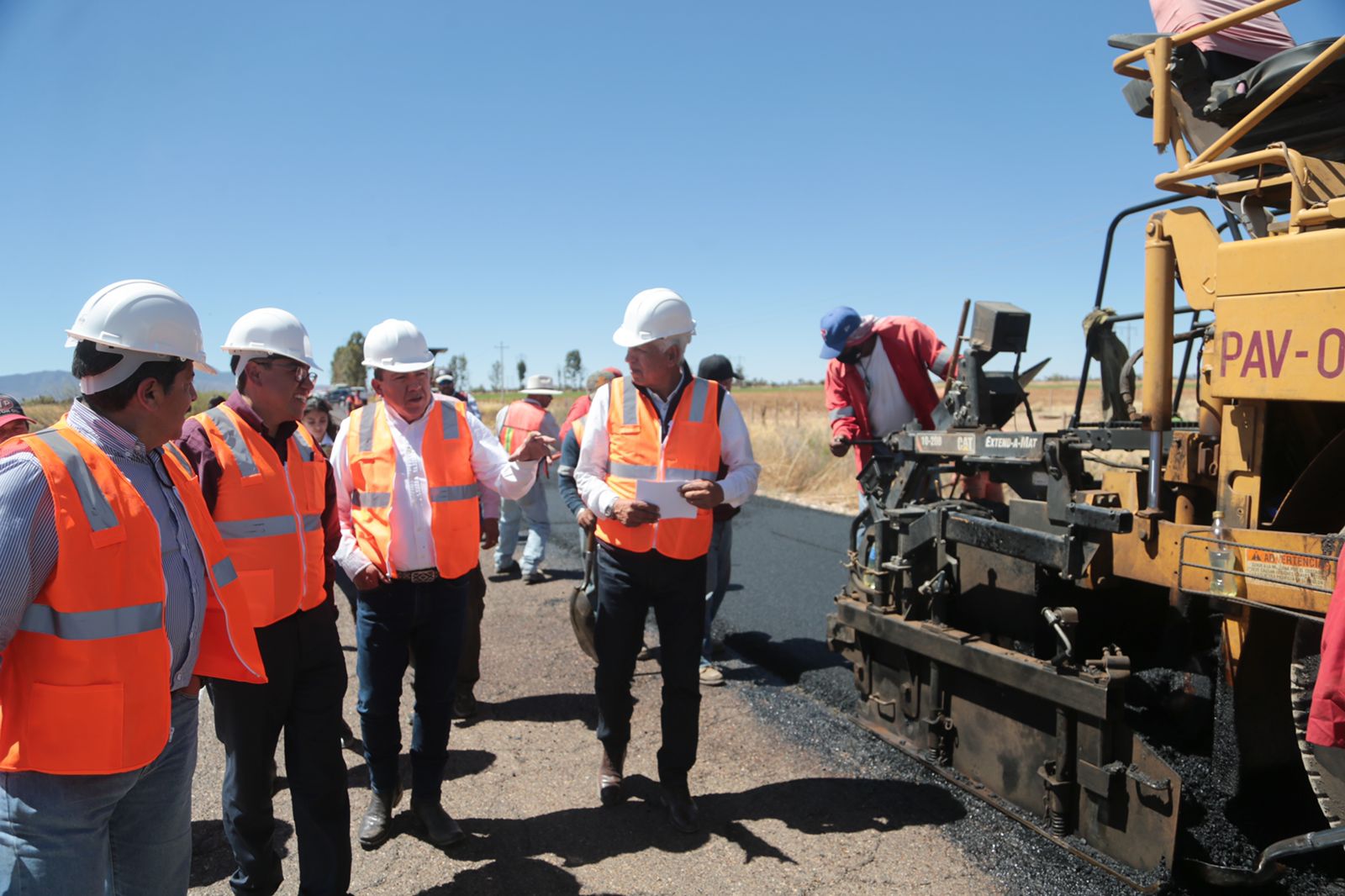 Avanza compromiso del Gobernador David Monreal Ávila de mejorar la red carretera estatal; supervisó obras en Fresnillo