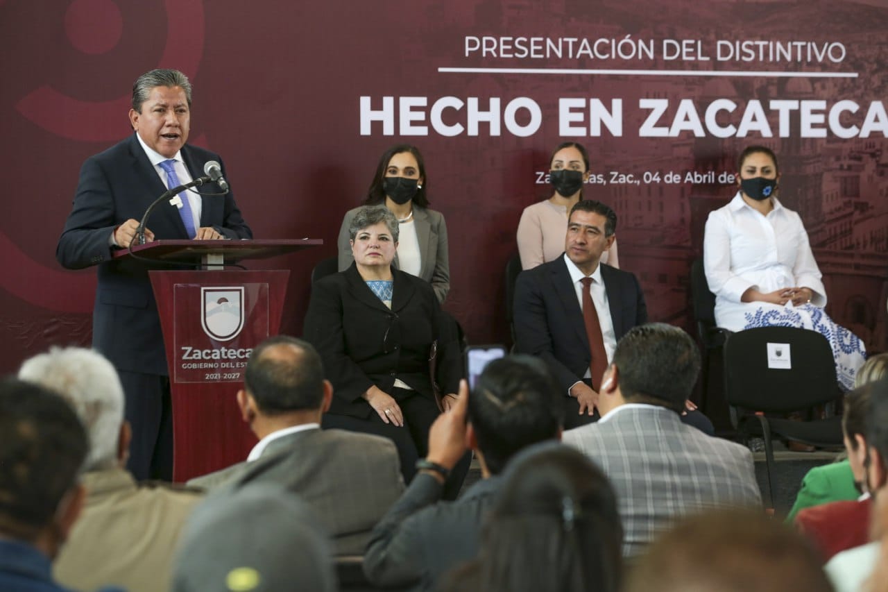 Entrega Gobernador David Monreal el certificado Hecho en Zacatecas para posicionar y fortalecer al comercio local
