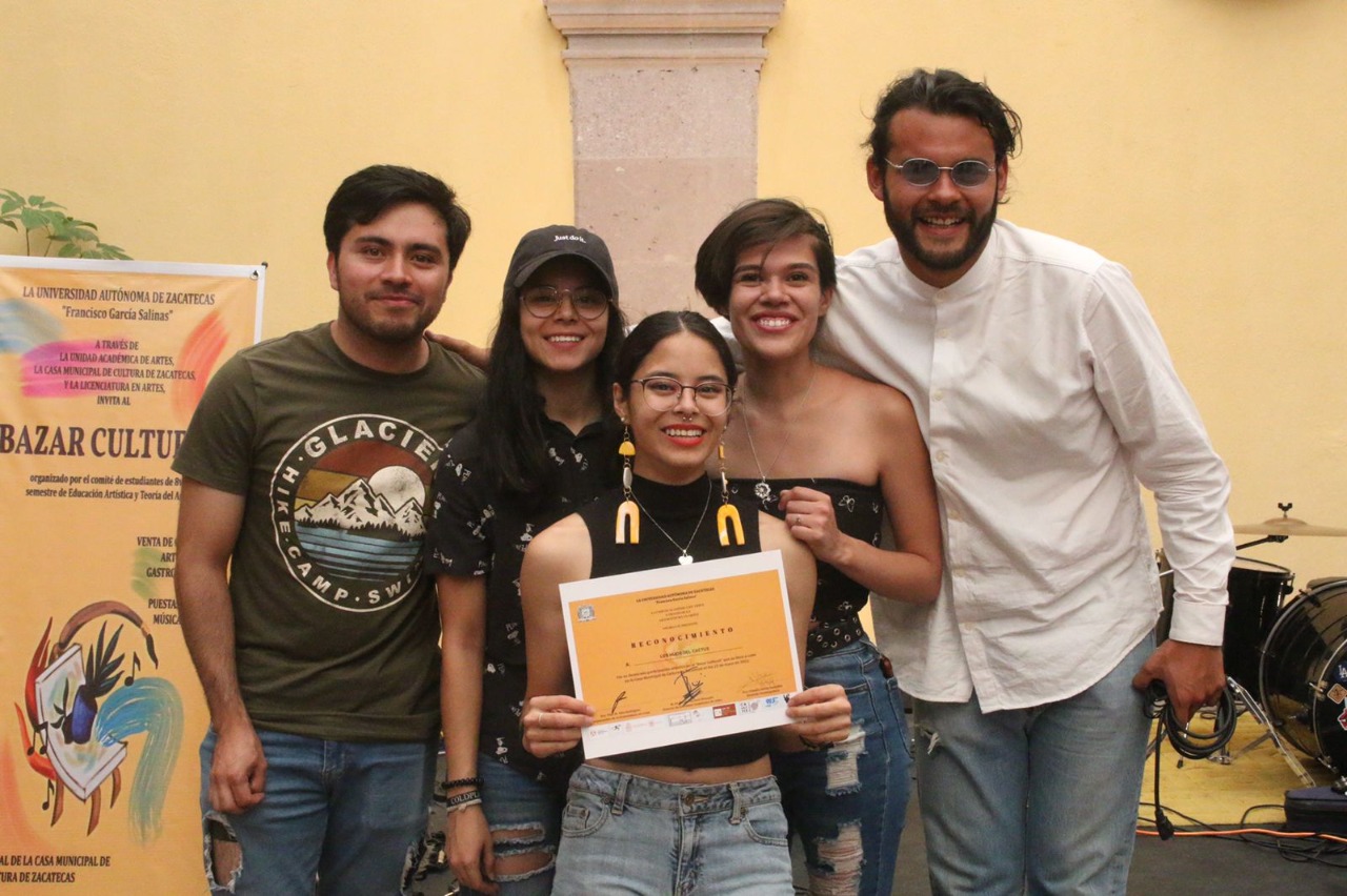Inauguran primer “Bazar Cultural” estudiantes de la Licenciatura en Artes de la UAZ