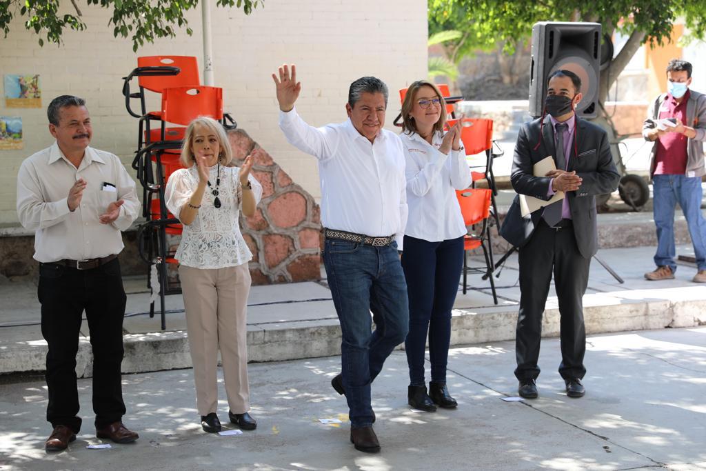 Entrega Gobernador David Monreal Ávila uniformes gratuitos para alumnos de primaria, en Tabasco