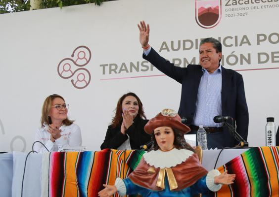 Gobernador David Monreal Ávila le tiende su mano al pueblo de Fresnillo