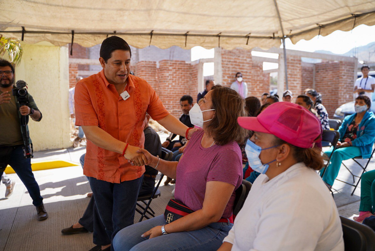 TRAS AÑOS DE OLVIDO, ENTREGA JORGE MIRANDA OBRA DE PAVIMENTACIÓN EN EL JARALILLO