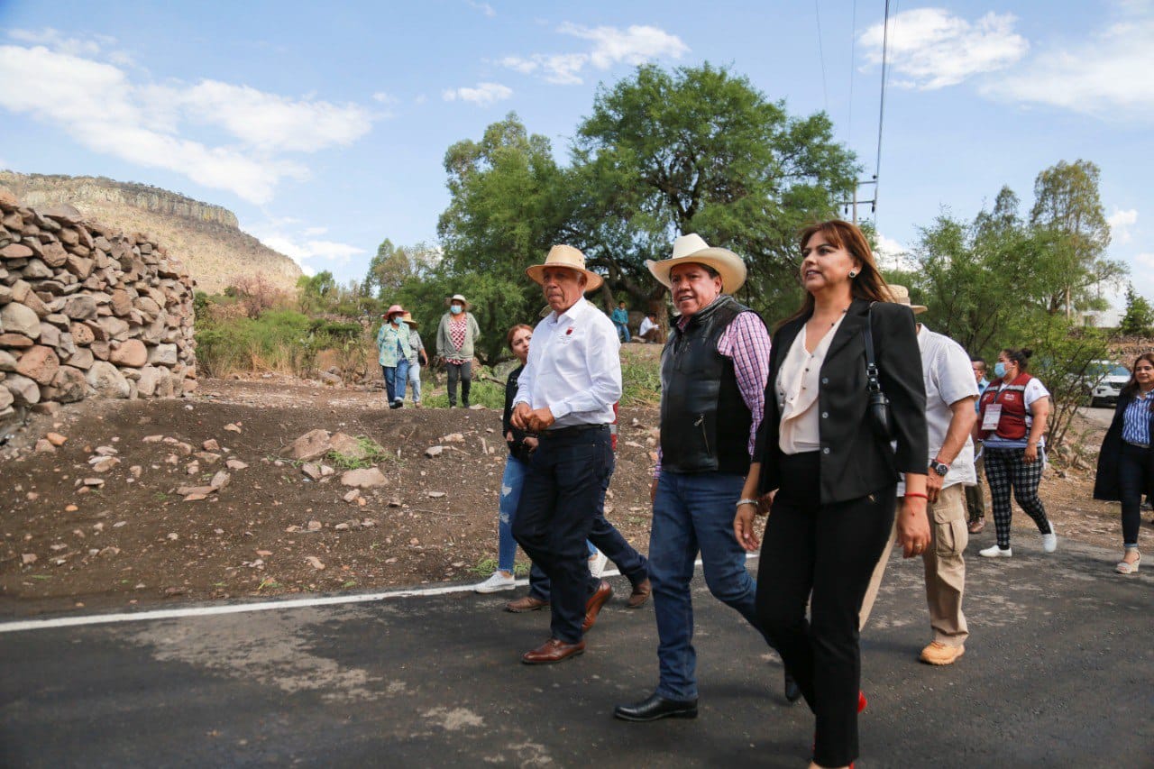 Realiza Gobernador David Monreal rescate carretero hasta en los lugares más alejados del estado de Zacatecas