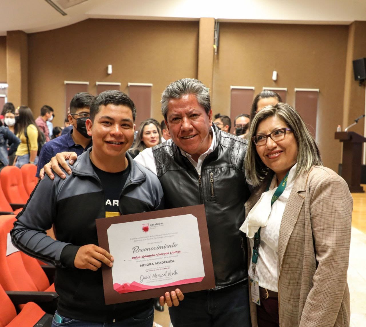 Otorga Gobernador David Monreal 677 becas Cozcyt a estudiantes de carreras de impacto tecnológico y humanístico