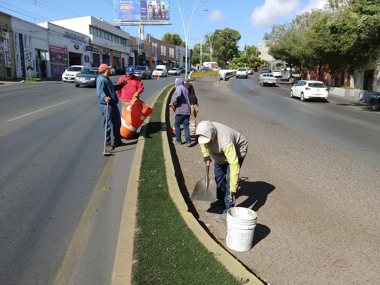 Continúa Gobierno de Zacatecas con mantenimiento y limpieza en las principales vías y áreas verdes de la capital