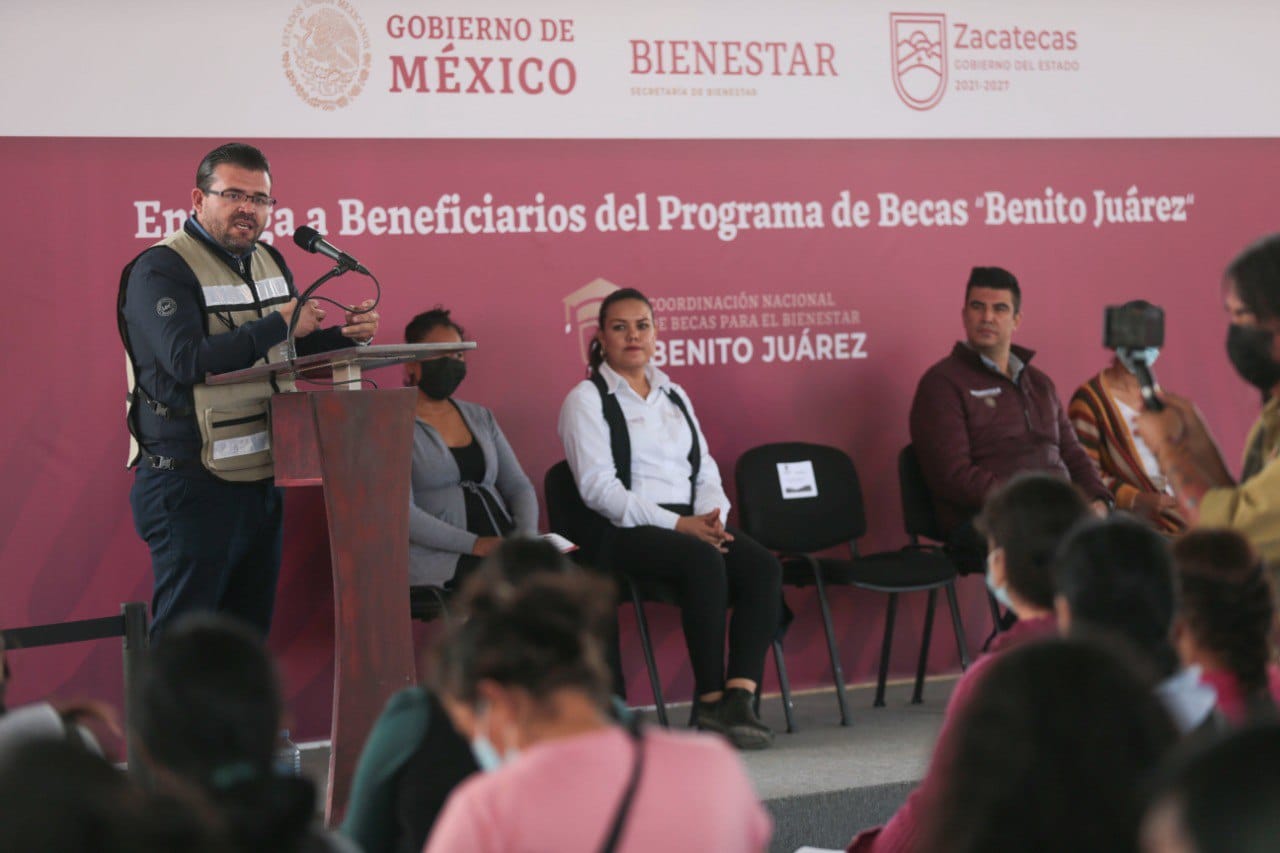 En Trancoso, 247 niñas y niños recibieron becas “Benito Juárez”  de Educación Básica