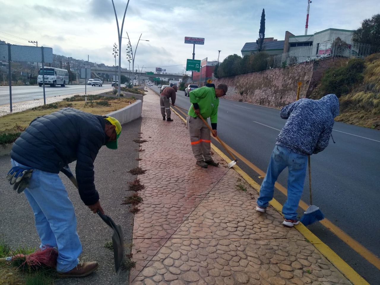 Realiza Gobierno de Zacatecas limpieza y mantenimiento en las principales avenidas y bulevares de la capital