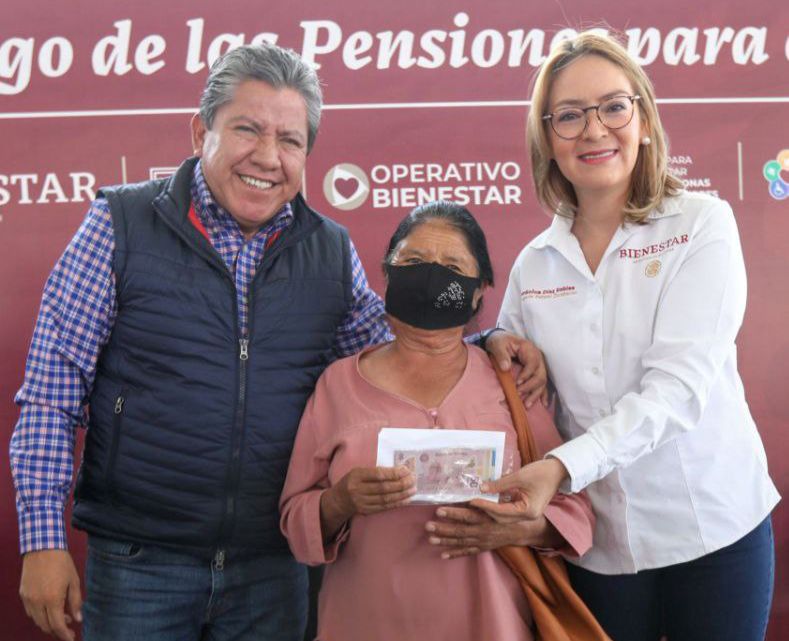 “Estoy muy contenta porque me dieron mi ayudita”: María Concepción tras recibir su Pensión para el Bienestar de manos del Gobernador David Monreal