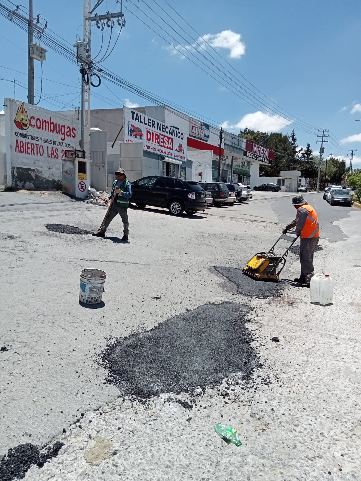 *BACHEO, LIMPIEZA Y DESAZOLVES; TRABAJOS EN LAS CALLES DE LA CAPITAL NO SE DETIENEN*