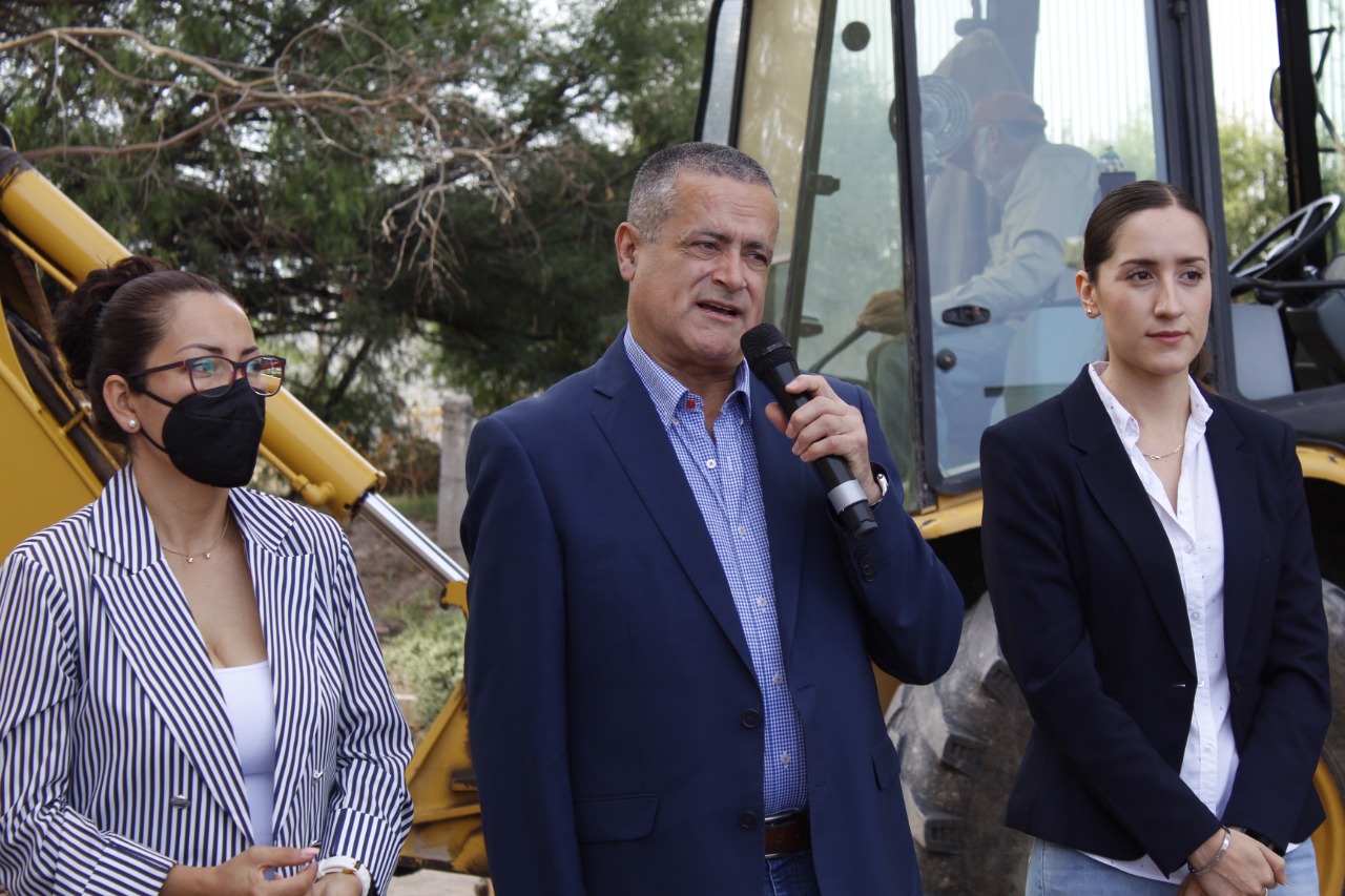 DAN BANDERAZO AL ARRANQUE DE OBRA DE REHABILITACIÓN DEL ESPACIO MULTIDEPORTIVO GIMNASIO GENARO BORREGO ESTRADA EN JEREZ