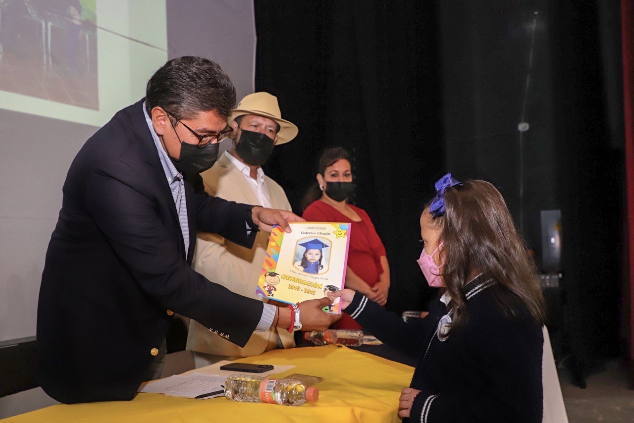 APADRINA SAÚL MONREAL A GRADUADOS DEL JARDÍN DE NIÑOS “FEDERICO CHOPIN”