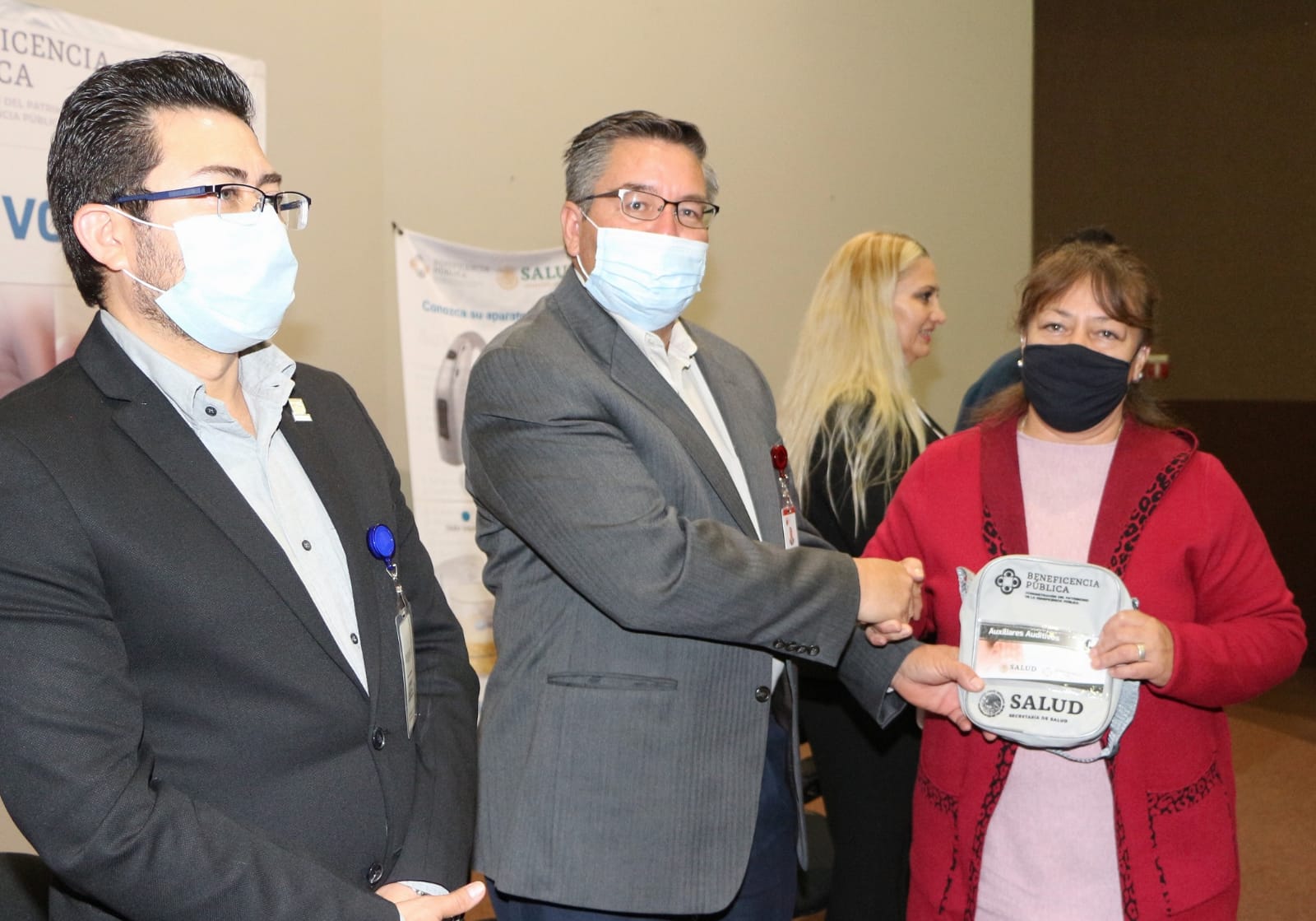 Entrega Gobierno de Zacatecas auxiliares auditivos