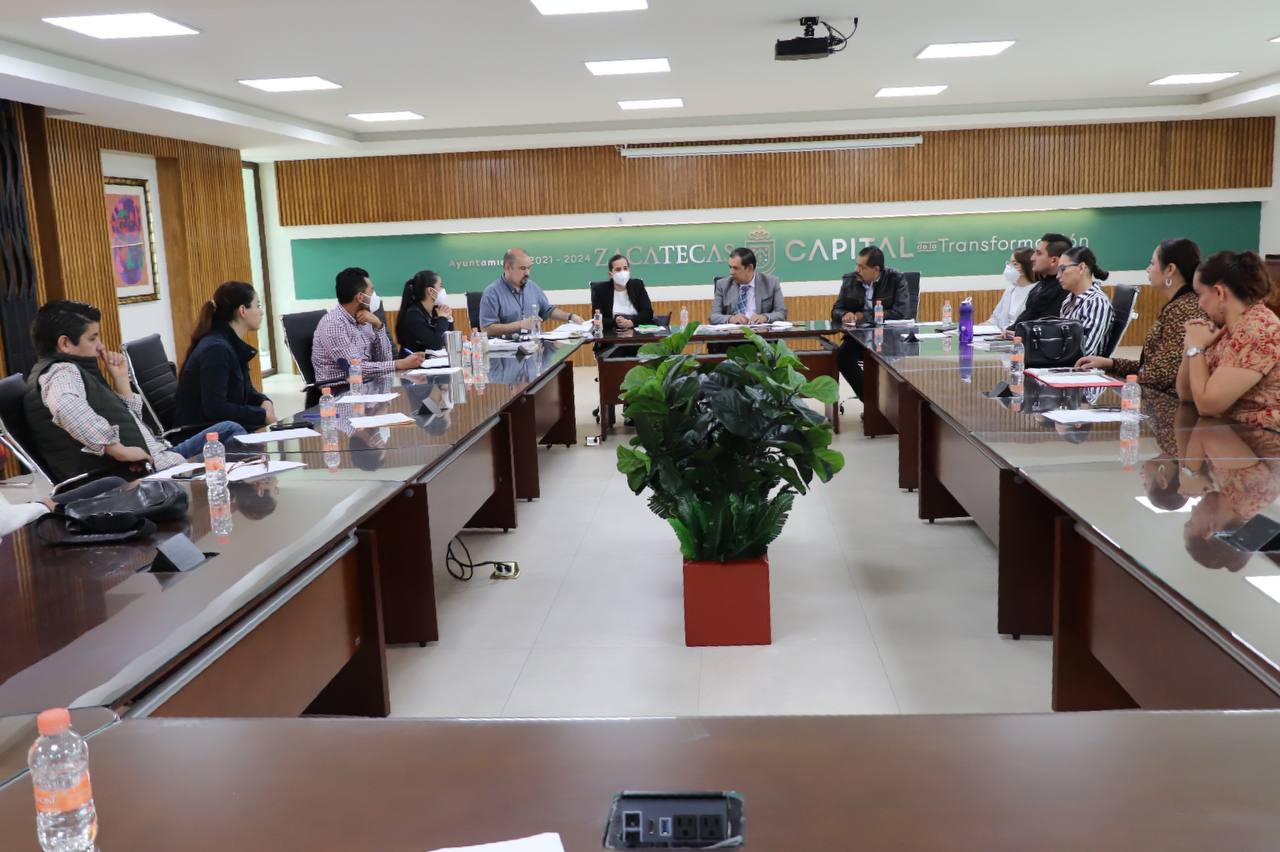 REGULA AYUNTAMIENTO DE ZACATECAS COMERCIOS QUE HACEN USO DE LA VÍA PÚBLICA*