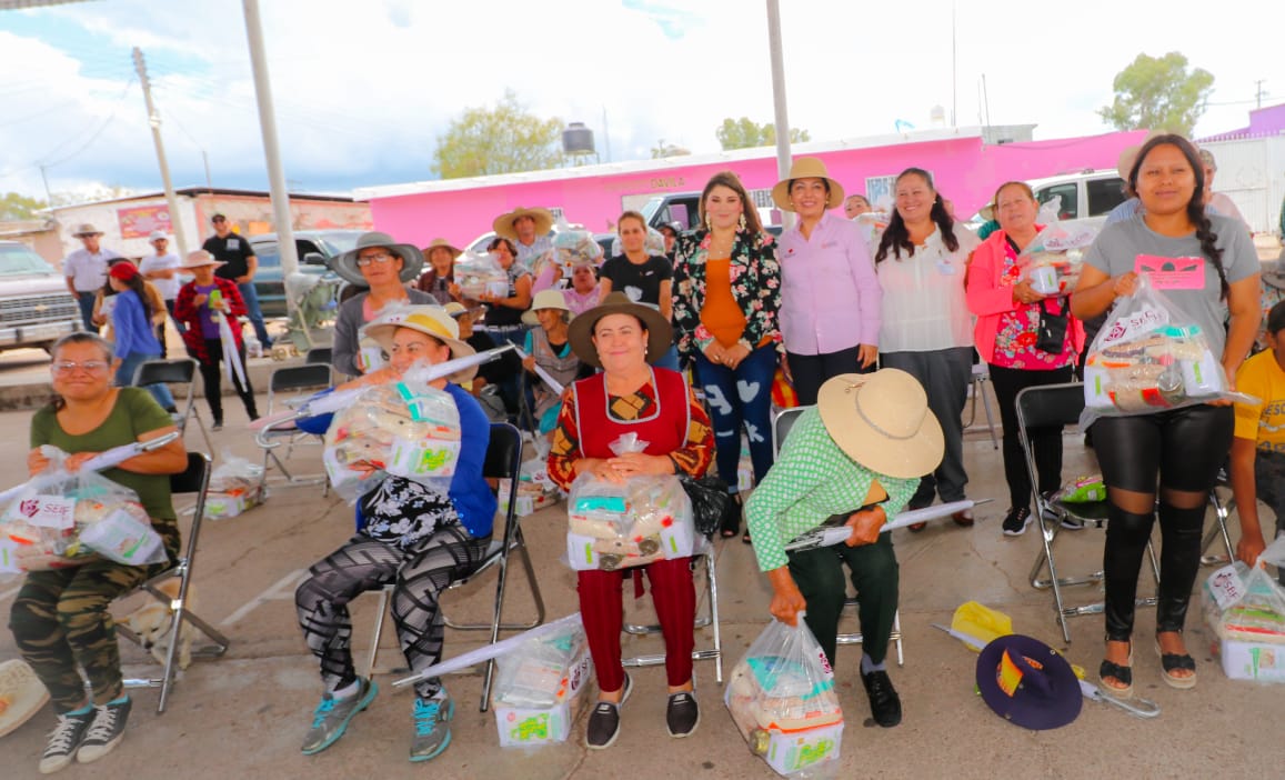 Lleva Gobierno de Zacatecas, a través de SEDIF, apoyos alimentarios y aparatos funcionales a familias de Joaquín Amaro