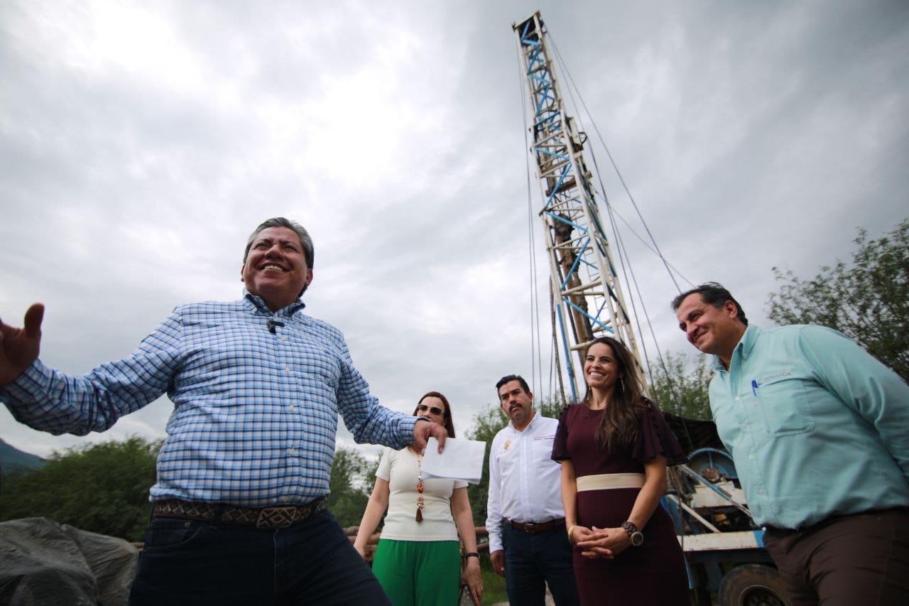Gobernador David Monreal garantizará a juchipilenses el acceso al agua potable; supervisó construcción de un pozo