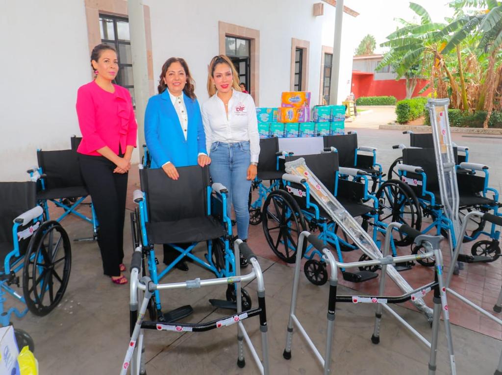 Responde DIF estatal a necesidades de las y los fresnillenses; les entrega apoyos sociales