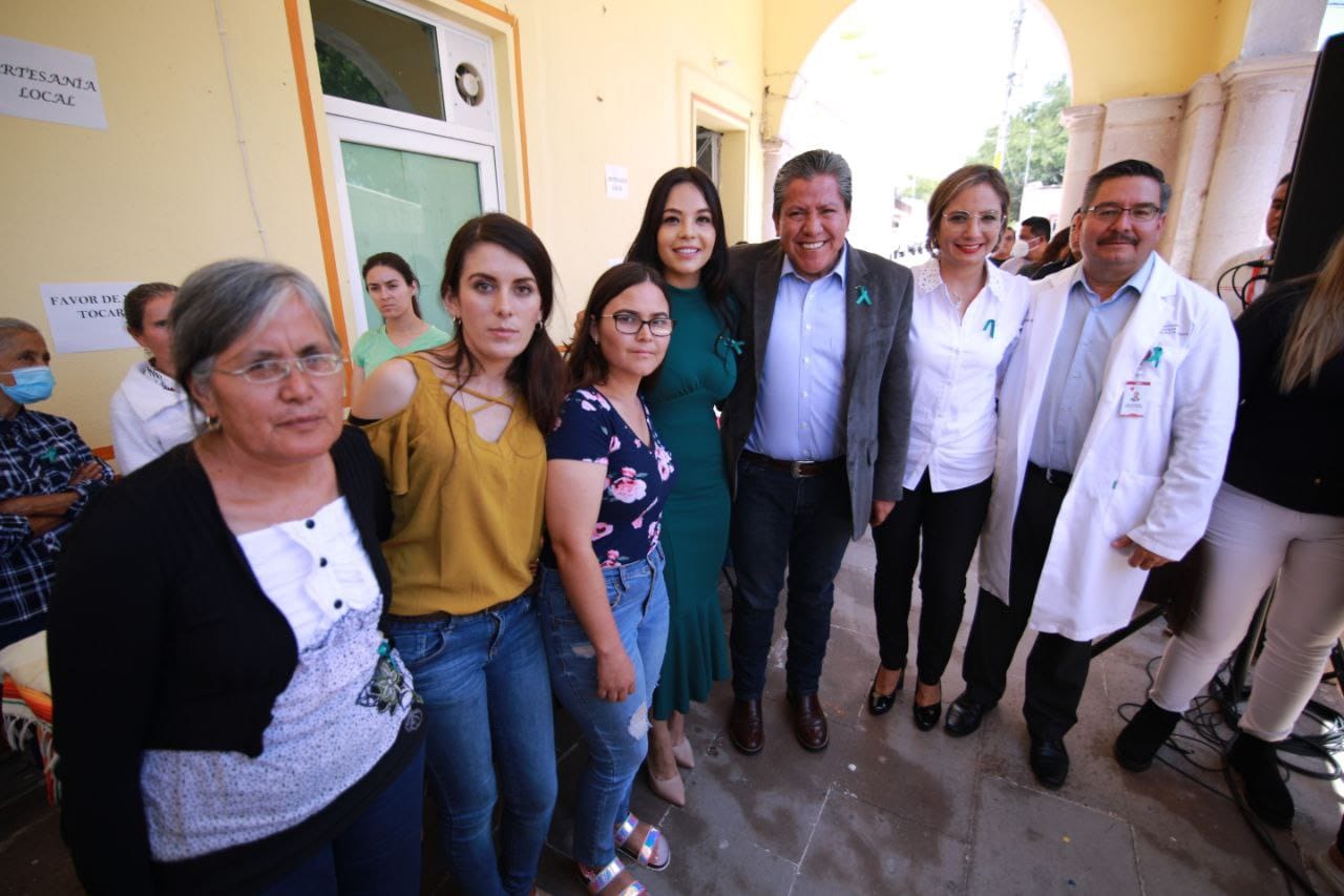 Acerca Gobernador David Monreal servicios médicos oportunos y gratuitos a la población de Huanusco