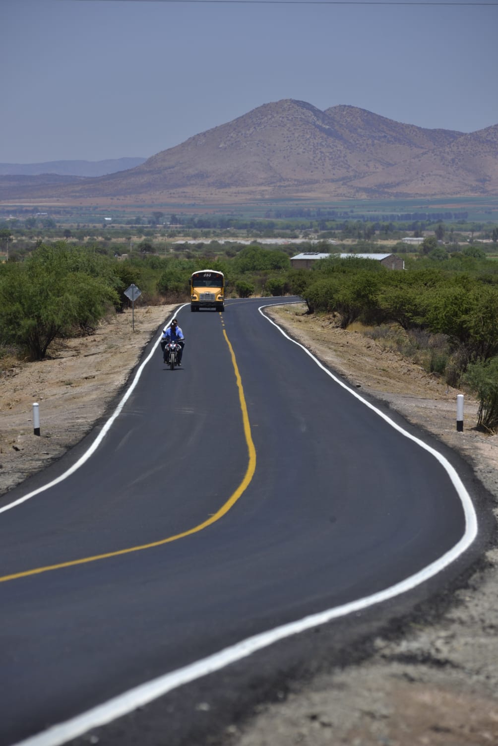 Reconstruye Gobernador David Monreal carretera Plenitud- Emancipación–Eréndira–Carrillo en Fresnillo; invierte 8.7 mdp