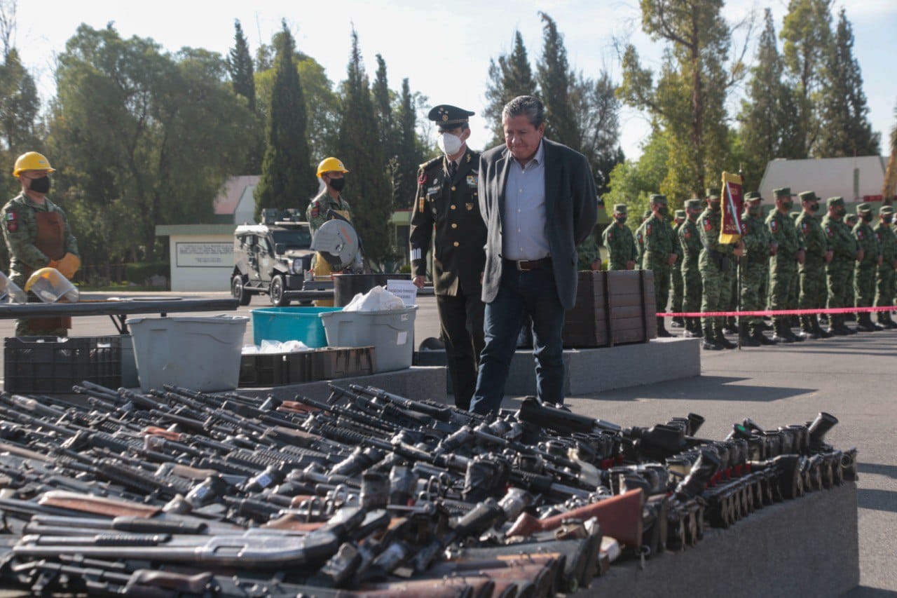 Por la recuperación de la paz, Gobernador David Monreal encabeza destrucción de más de 400 armas y material bélico