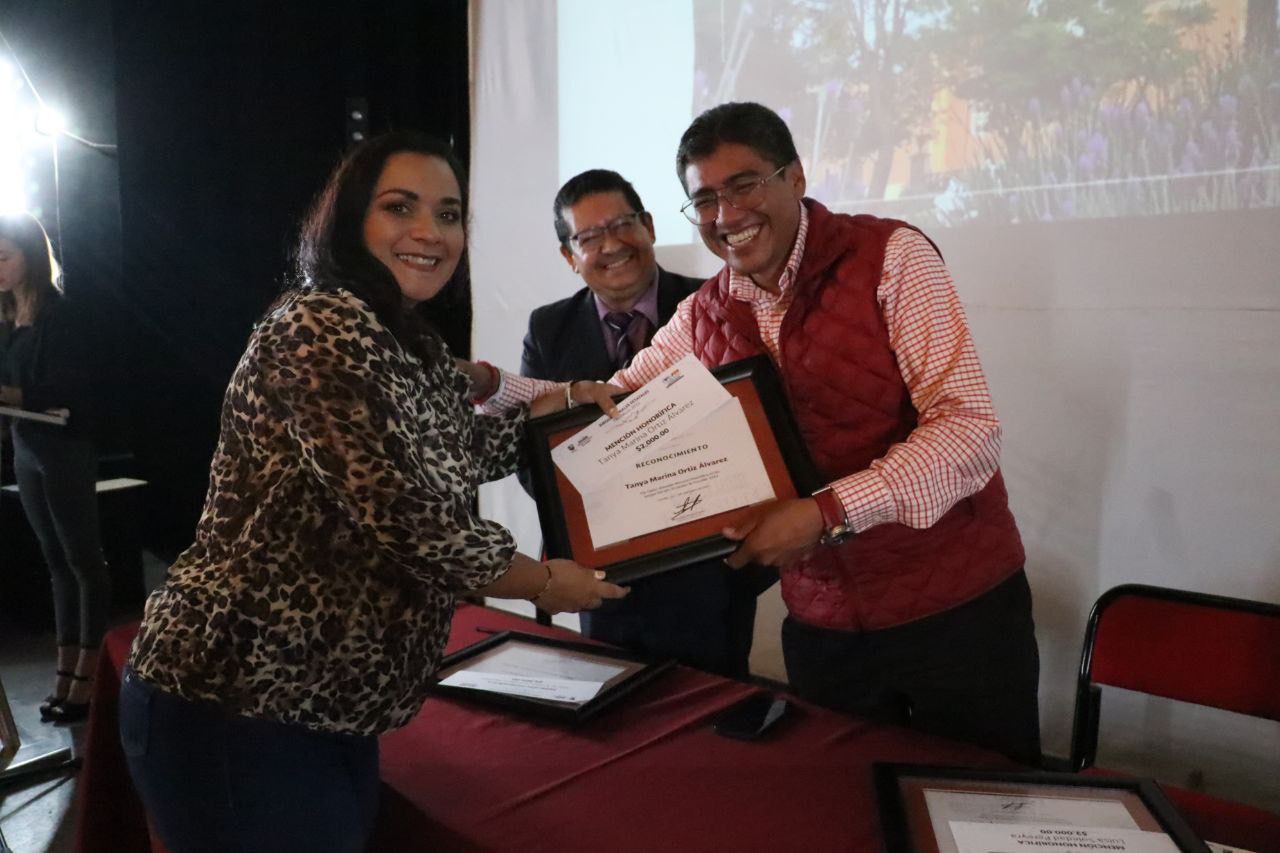 PREMIAN A LOS GANADORES DE LOS JUEGOS FLORALES EN FRESNILLO
