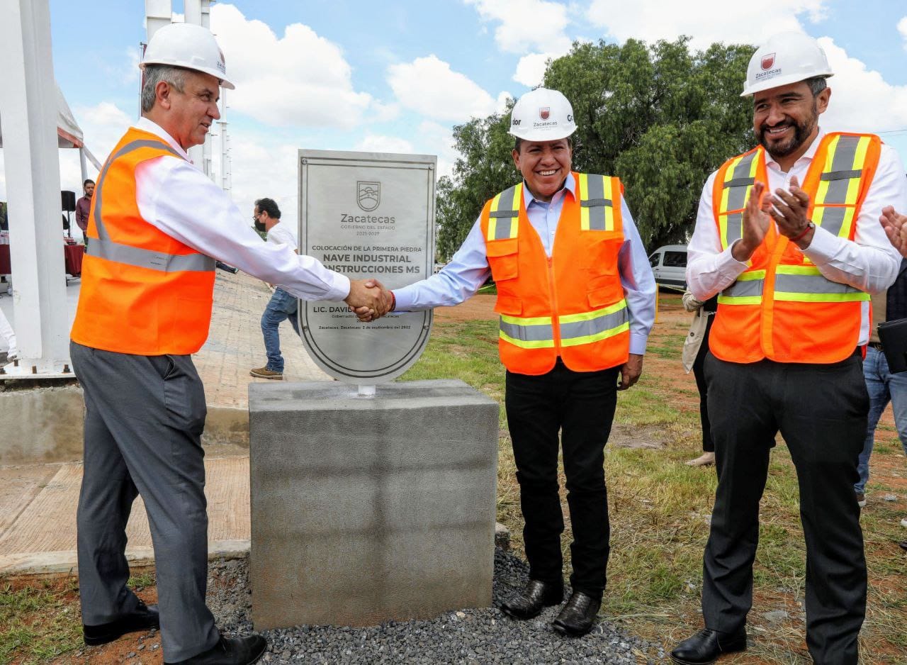 Logra Gobernador David Monreal inversión de 120 mdp para Zacatecas; coloca primera piedra de tres naves industriales
