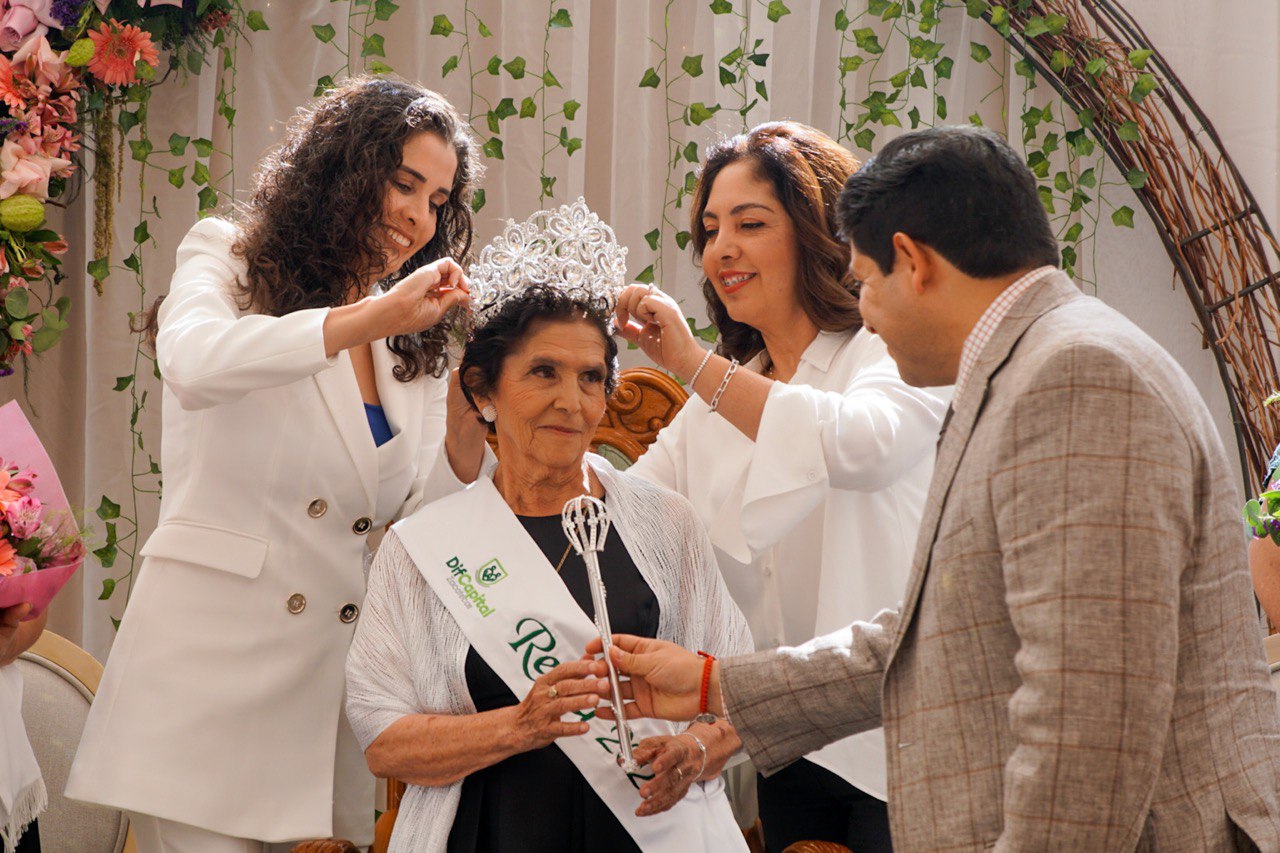 REALIZA DIF MUNICIPAL ZACATECAS CORONACIÓN DE MARTITA, COMO REINA DEL ADULTO MAYOR 2022