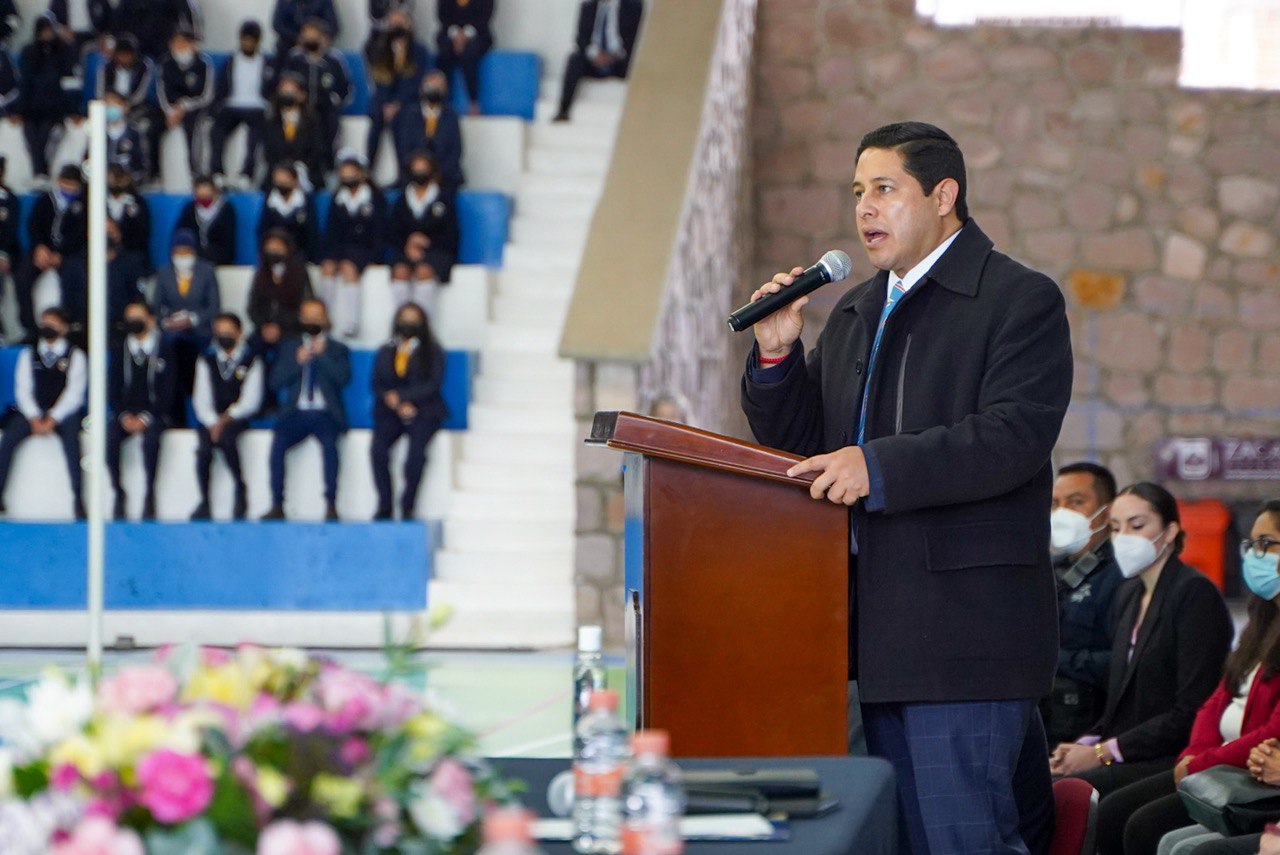 CELEBRA JORGE MIRANDA 80 AÑOS DE SERVICIO DEL COLEGIO DEL CENTRO