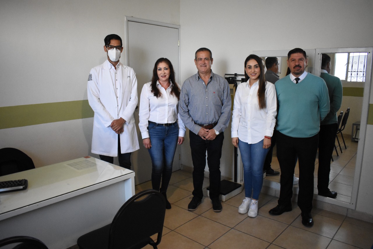 RECONOCE DOCTOR SALAZAR TRABAJO DEL DIF JEREZ