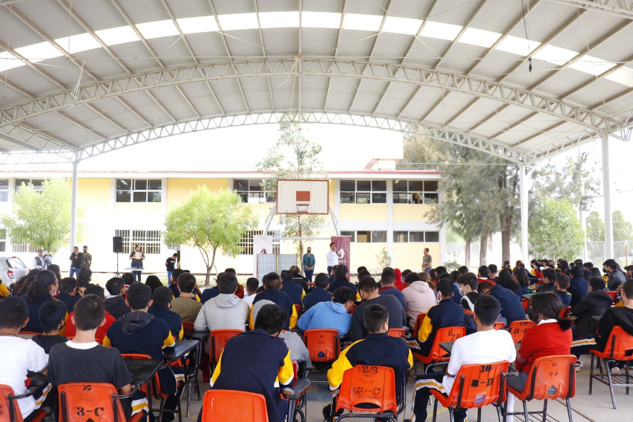 ADOLESCENTES JEREZANOS DE LA SECUNDARIA ARMANDO CRUZ PALOMINO RECIBEN CON AGRADO EL MONÓLOGO “LA MADRE”