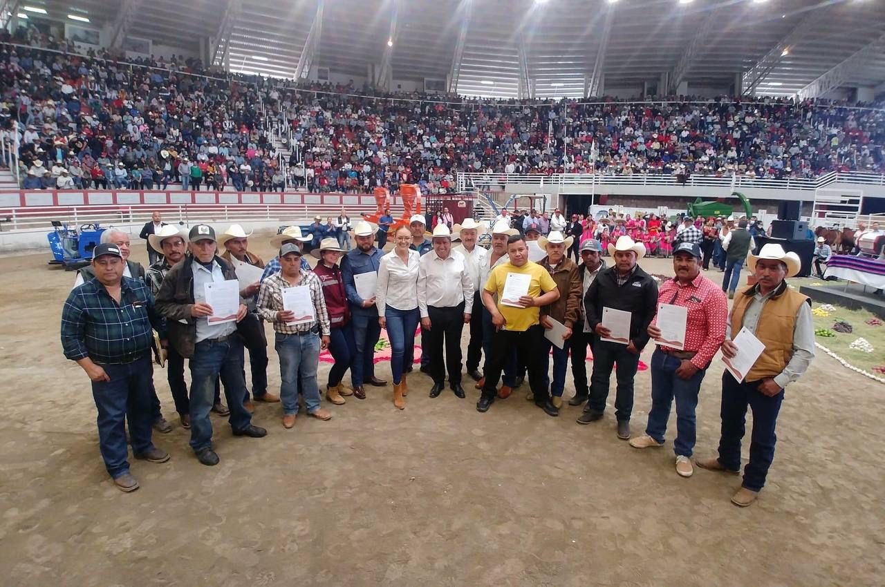 Realiza Gobernador David Monreal sorteo para la adquisición de maquinaria especializada y 200 tractores agrícolas
