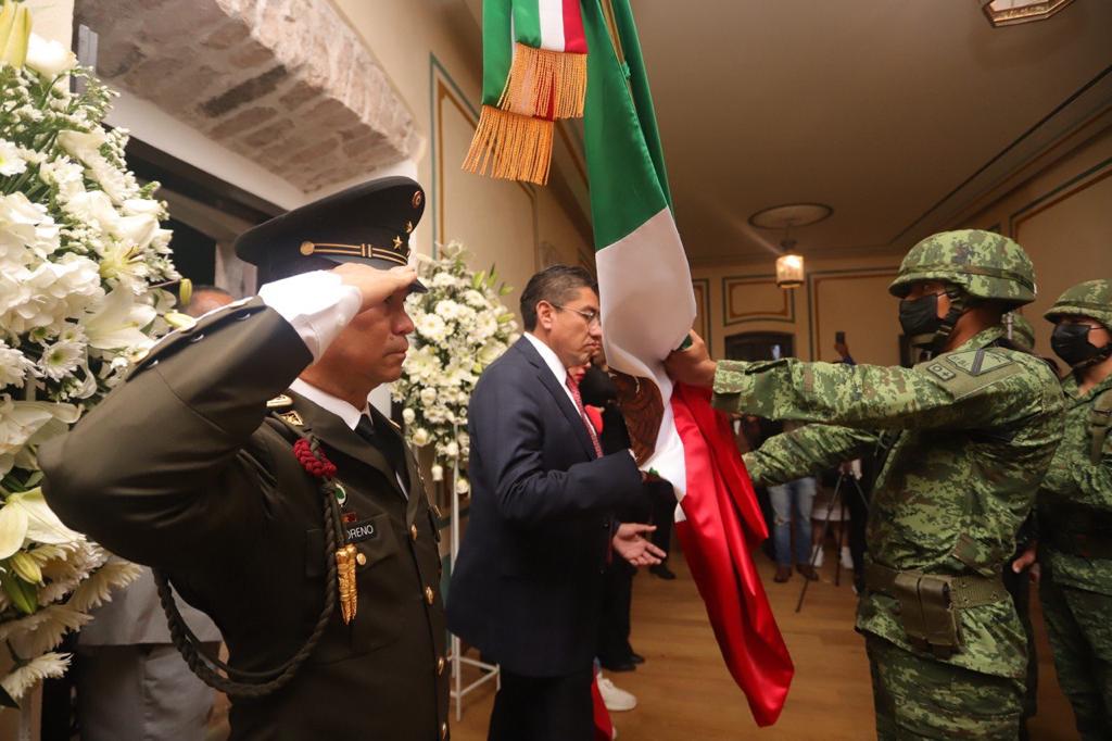 CELEBRAN LA INDEPENDENCIA DE MÉXICO CON EL TRADICIONAL GRITO Y MAGNO CONCIERTO