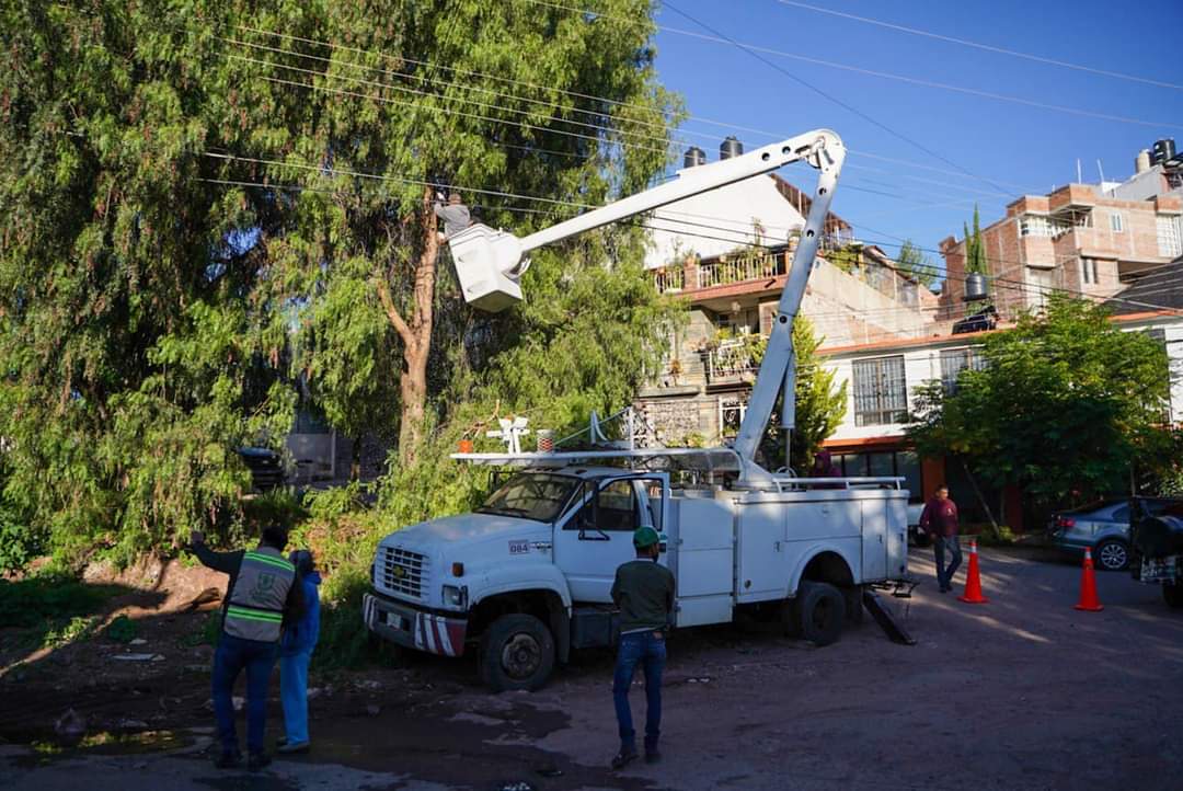 ATIENDE SERVICIOS PÚBLICOS INFRAESTRUCTURA DAÑADA POR LAS LLUVIAS