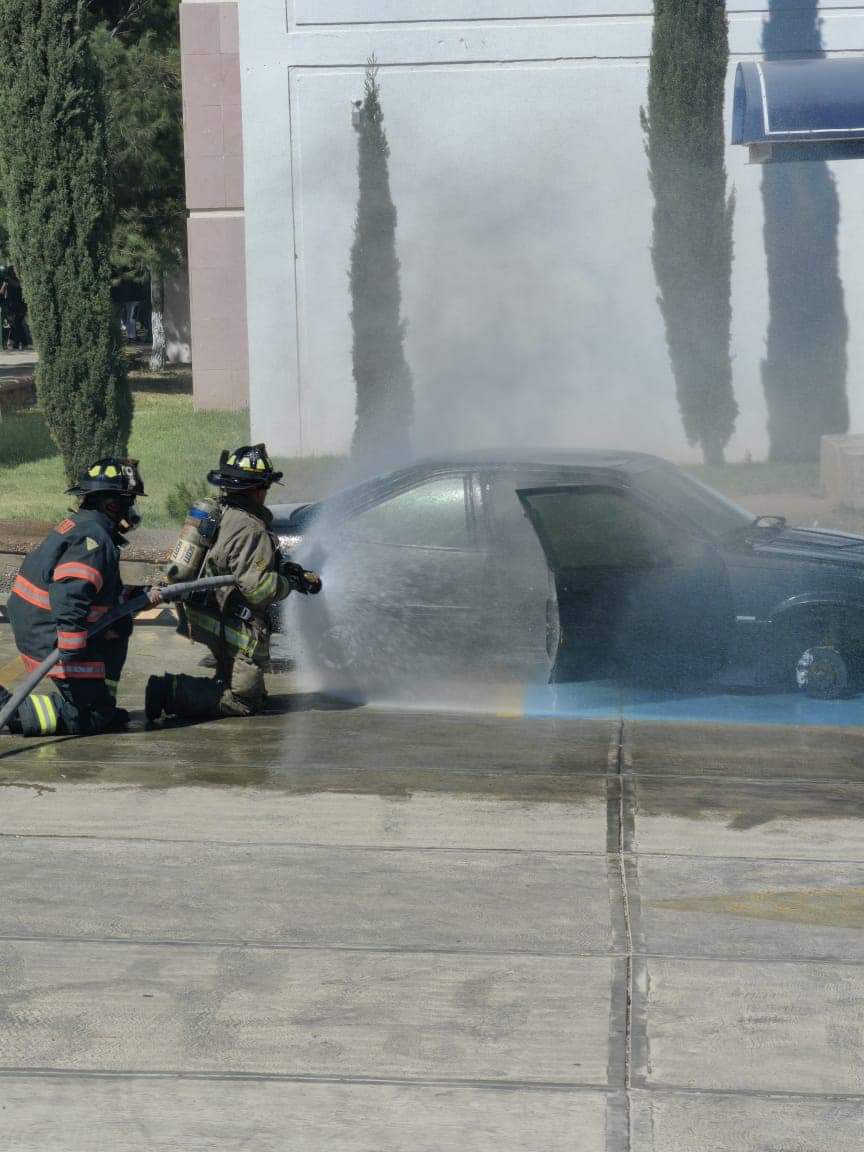 REALIZA PROTECCIÓN CIVIL SIMULACRO CON LA COMUNIDAD UNIVERSITARIA 
