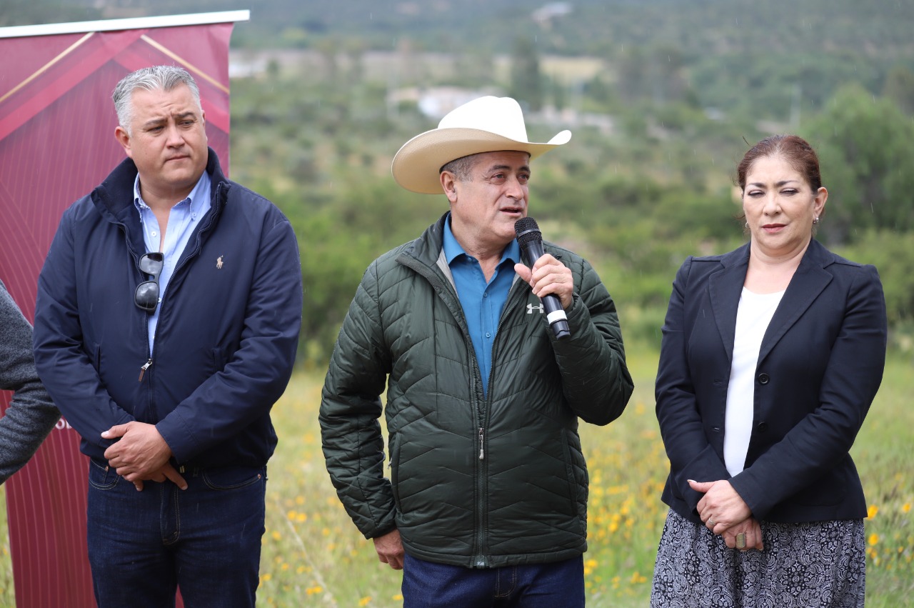 ENTREGÓ EL DOCTOR SALAZAR IMPORTANTE OBRA QUE REGULARIZARÁ EL ABASTO DE AGUA EN TETILLAS