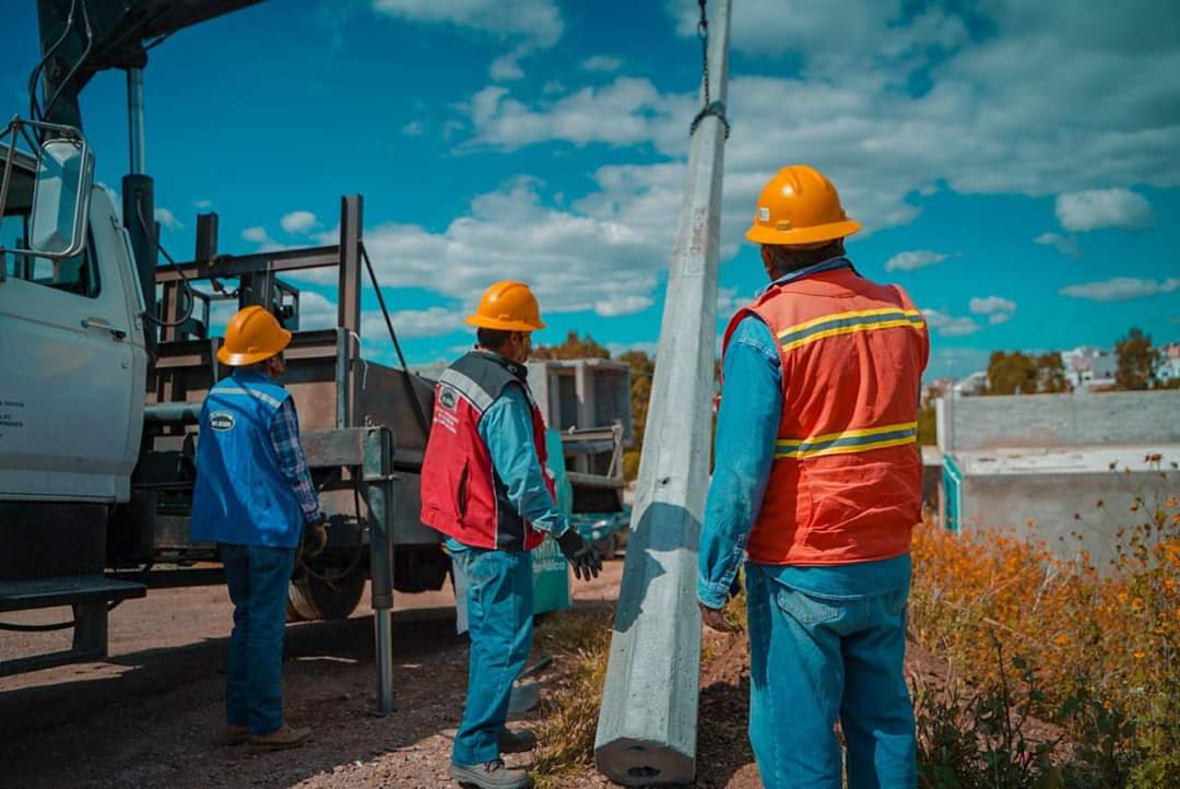 AMPLÍAN RED ELÉCTRICA EN COLONIAS DE LA CAPITAL DE ZACATECAS
