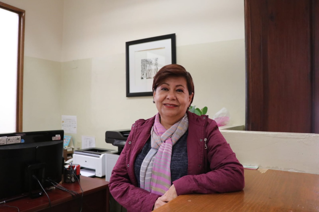 Almita cumplió 40 años como secretaria de la Benemérita Escuela Normal Manuel Ávila Camacho